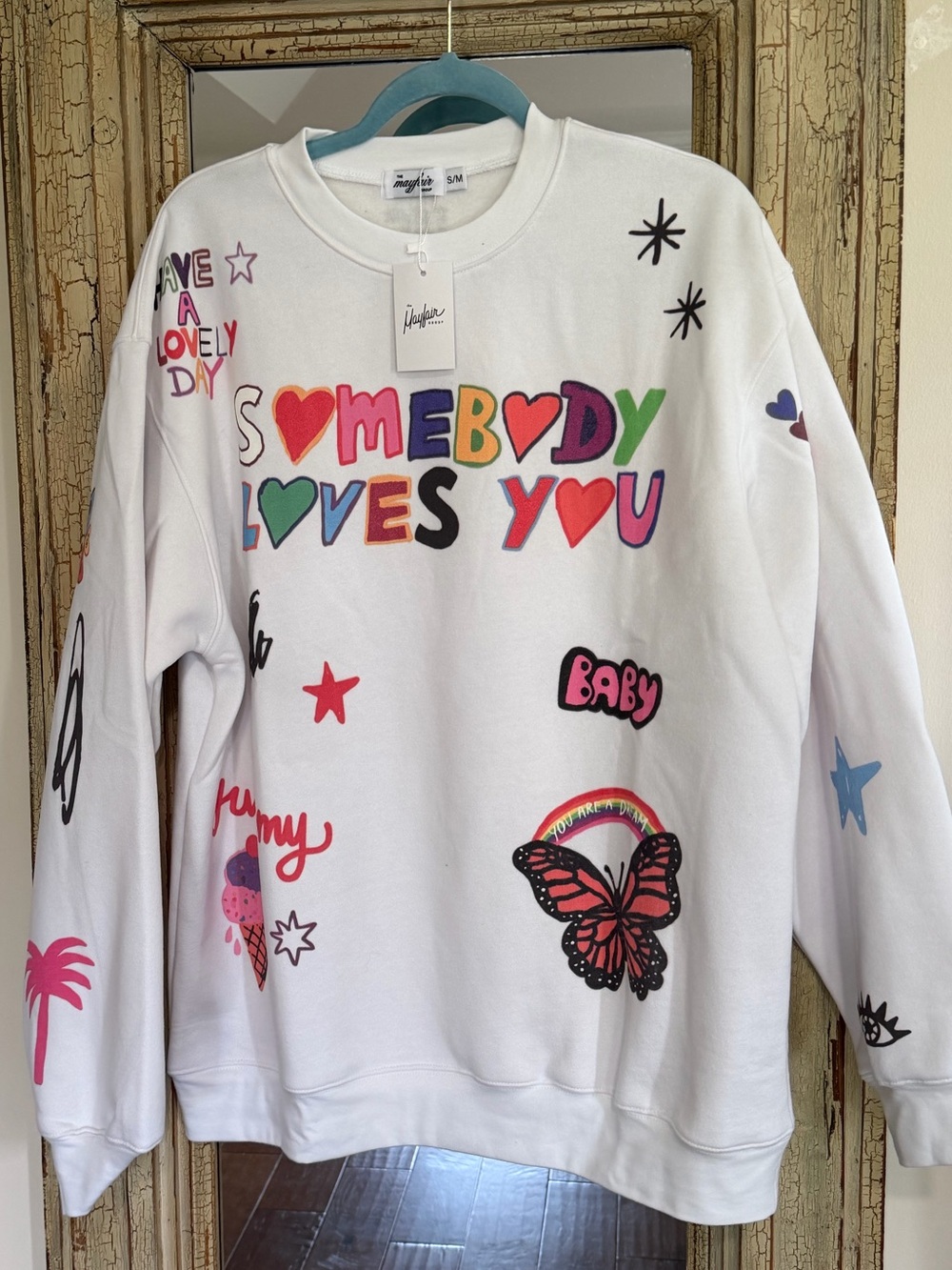 High-end Women’s White Graphic Sweatshirt and Pants - Somebody Loves You